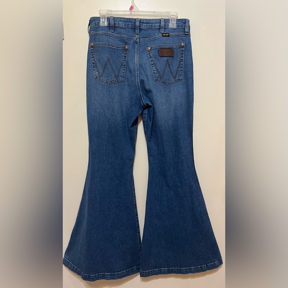 Wrangler retro high rise flare jeans - Picture 2 of 8